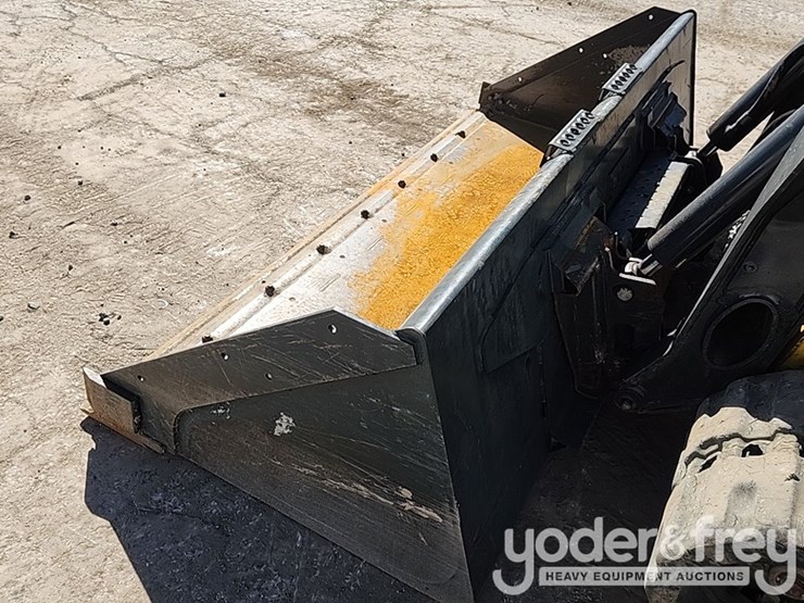 2018-new-holland-c232-image-16