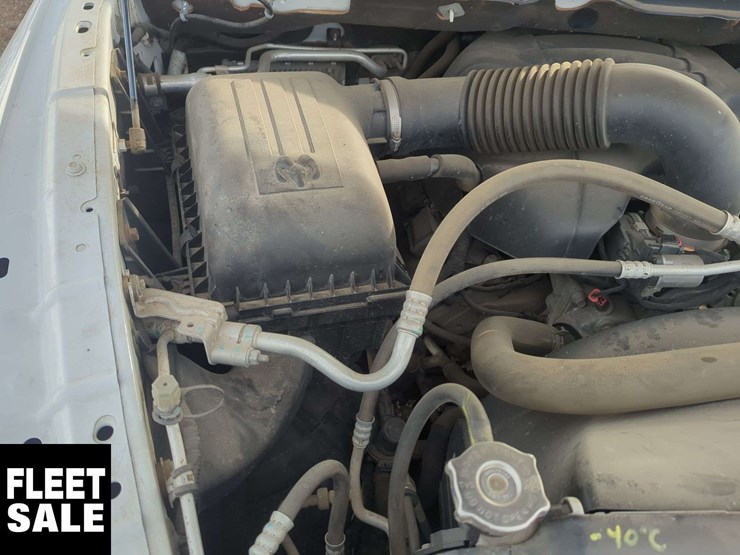 2014-ram-1500-slt-image-24