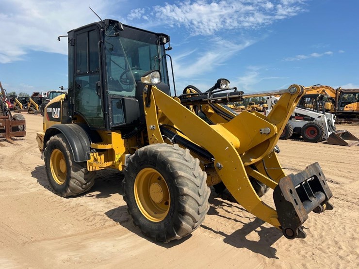 2019-caterpillar-908m-image-6