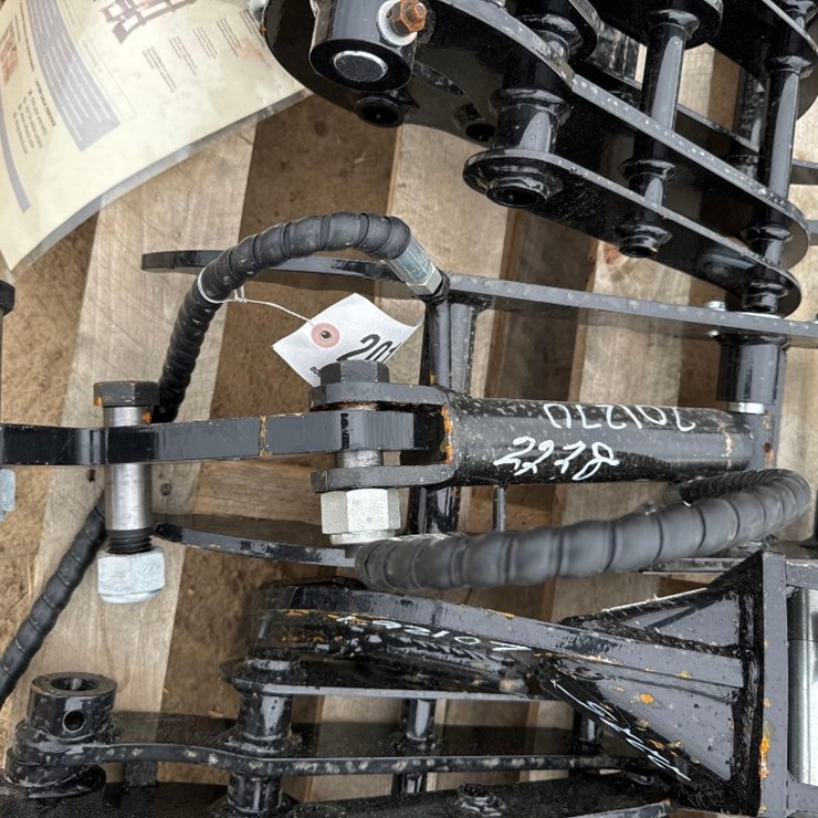 UNUSED IRANCH HYD EXCAVATOR THUMB CLAMP