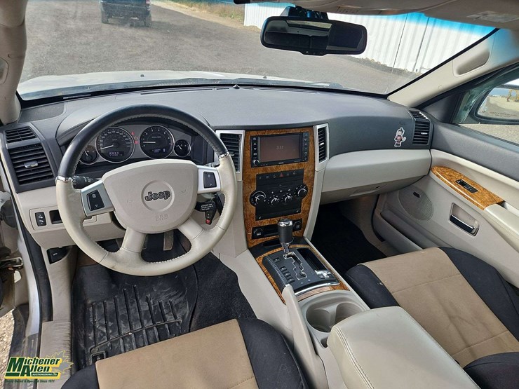 2010-jeep-grand-cherokee-image-14