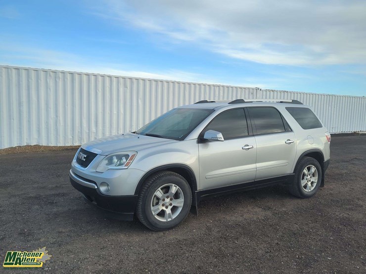 2010-gmc-acadia-image-1
