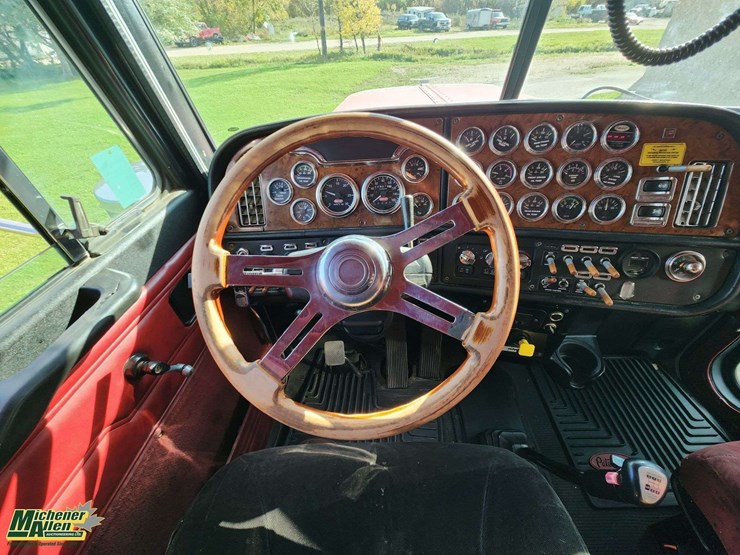2004-peterbilt-379-image-31