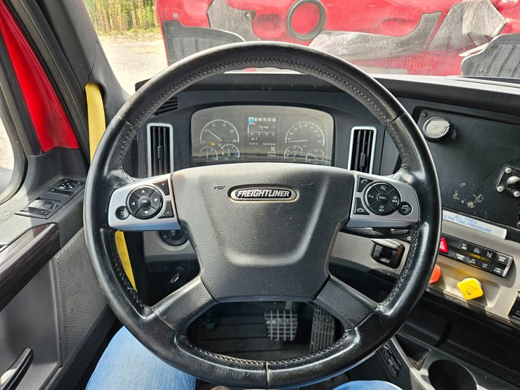 2019-freightliner-cascadia-126-image-61