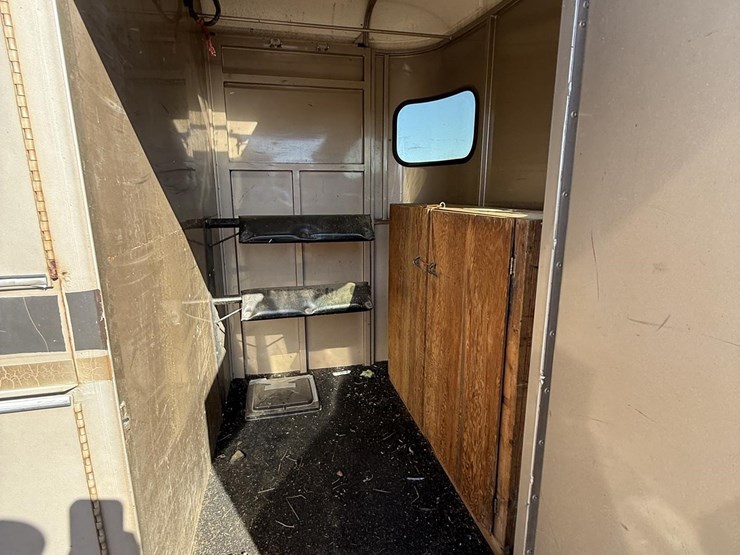 logan-2-horse-trailer-image-13