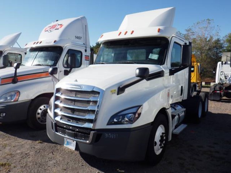 freightliner-cascadia-126-image-1