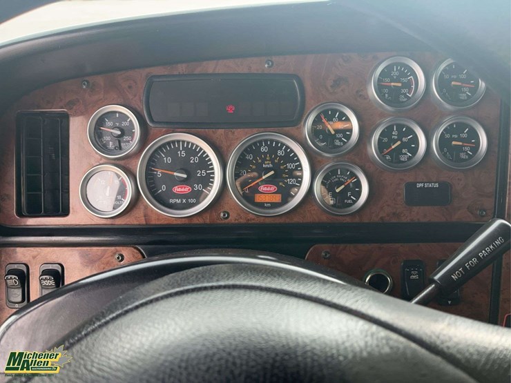 2008-peterbilt-387-image-12