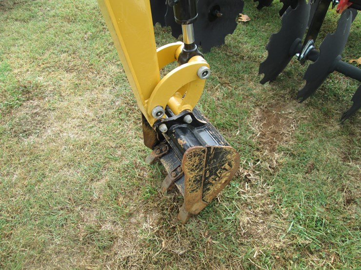 2023-caterpillar-300.9d-image-18