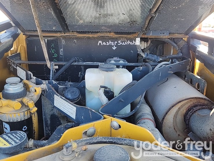 2010-deere-332d-image-8