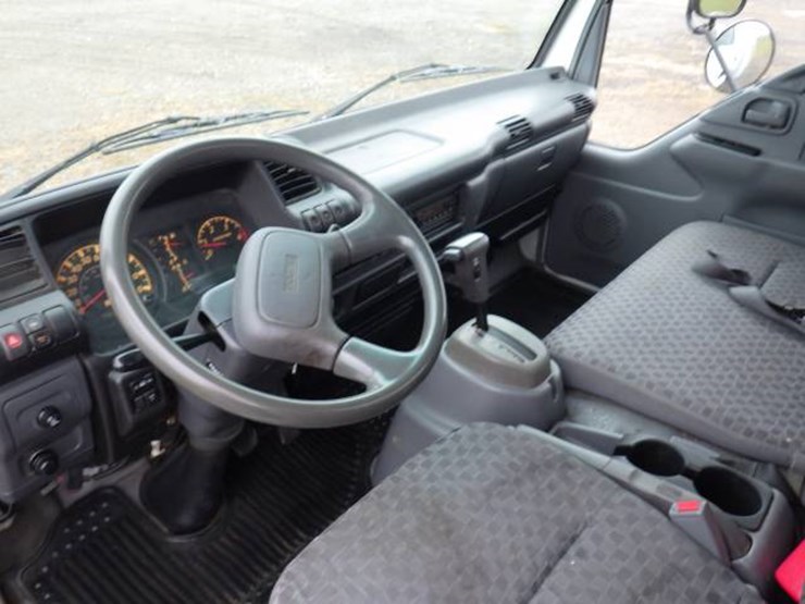2007-isuzu-npr-image-10