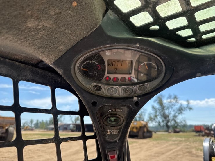 2016-bobcat-s850-image-21