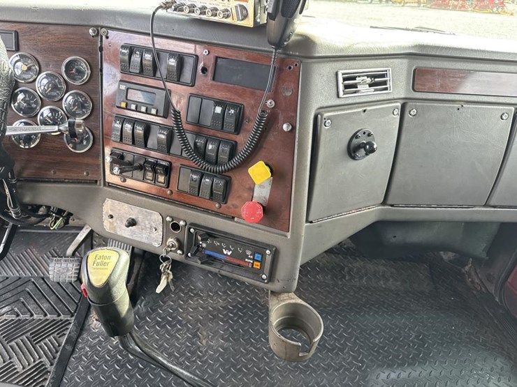 western-star-4964ex-image-42
