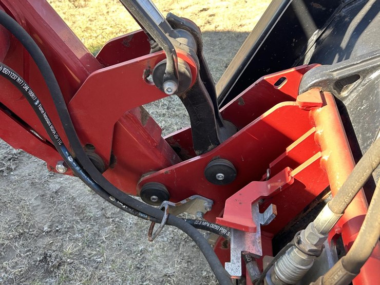2016-case-ih-maxxum-140-image-35