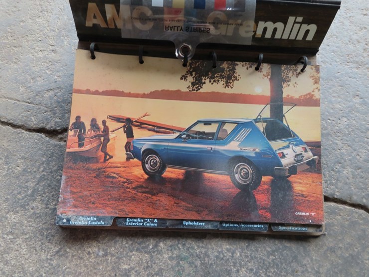 amc-jeep-dealership-display-books-1976-image-10