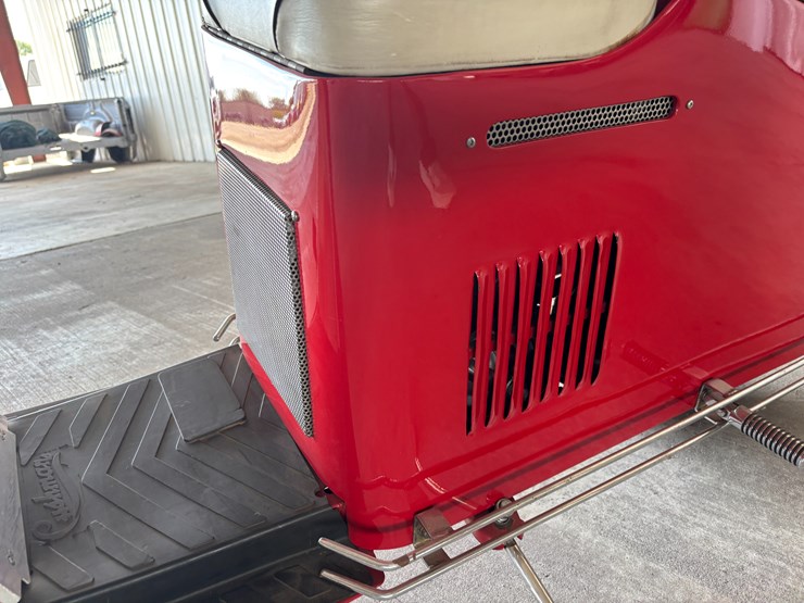 #225-•-1948-series-50-cushman-image-6