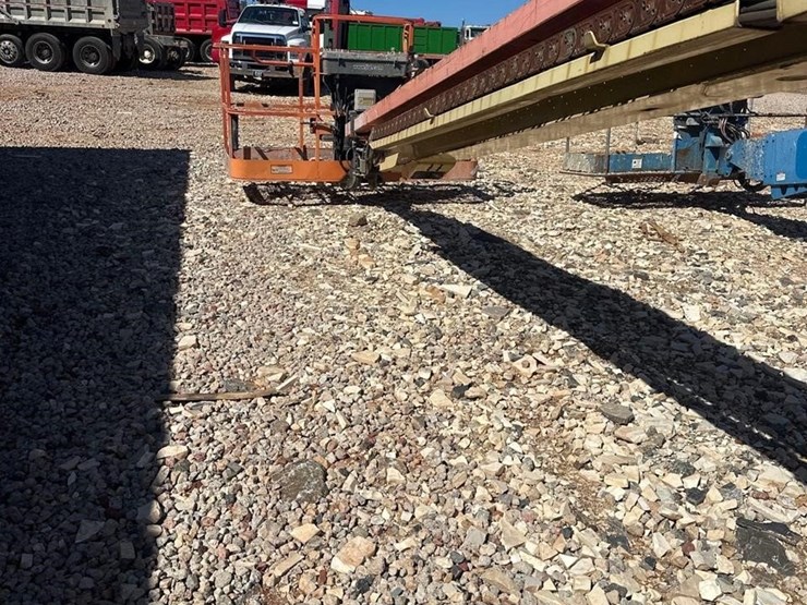 2013-jlg-800s-image-18