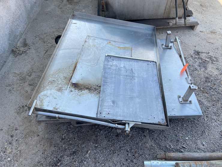 #1942-•-(2)-stainless-steel-bases-image-2
