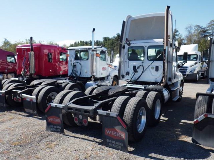 2017-freightliner-cascadia-125-image-5