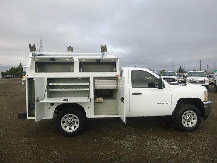 2012-chevrolet-3500-image-8