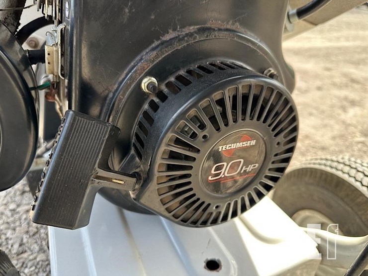 white-yard-boss-950-chipper/-vac-136-image-7