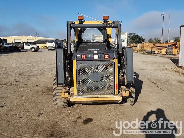 2010-deere-332d-image-4