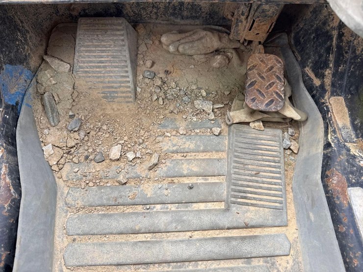 2016-caterpillar-259d-image-26
