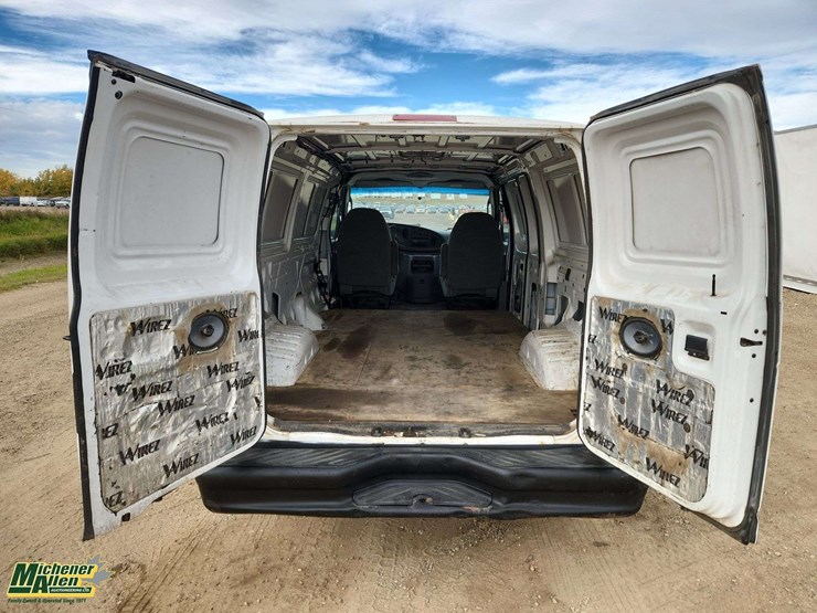 2005-ford-cargo-image-19