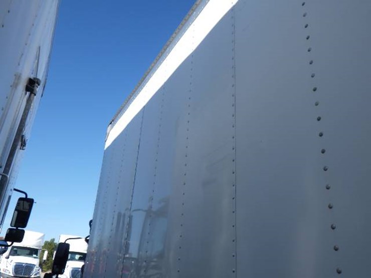 2017-isuzu-nqr-image-11