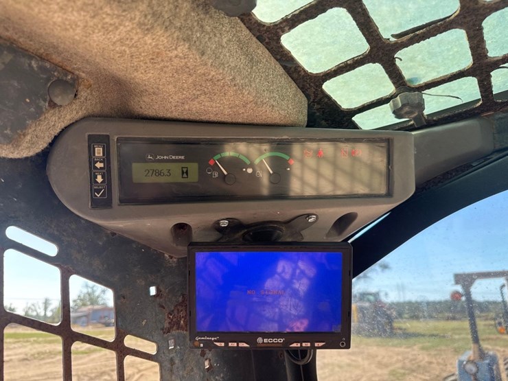 2012-john-deere-329d-image-26