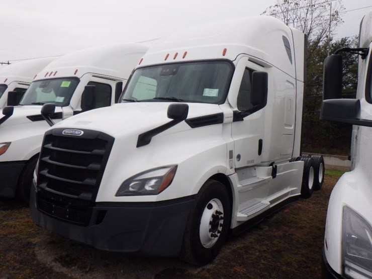 2021-freightliner-cascadia-126-image-1