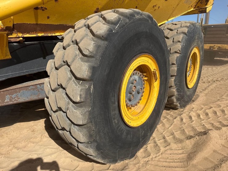 2014-komatsu-hm300-3-image-10