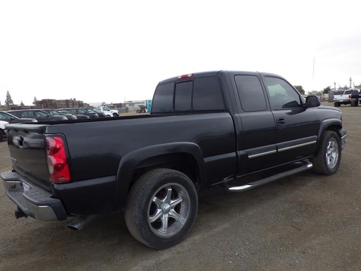 2004-chevrolet-1500-image-3