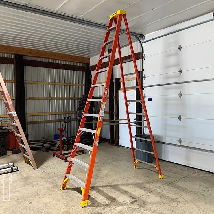 2027 WERNER 12' FIBERGLASS LADDER