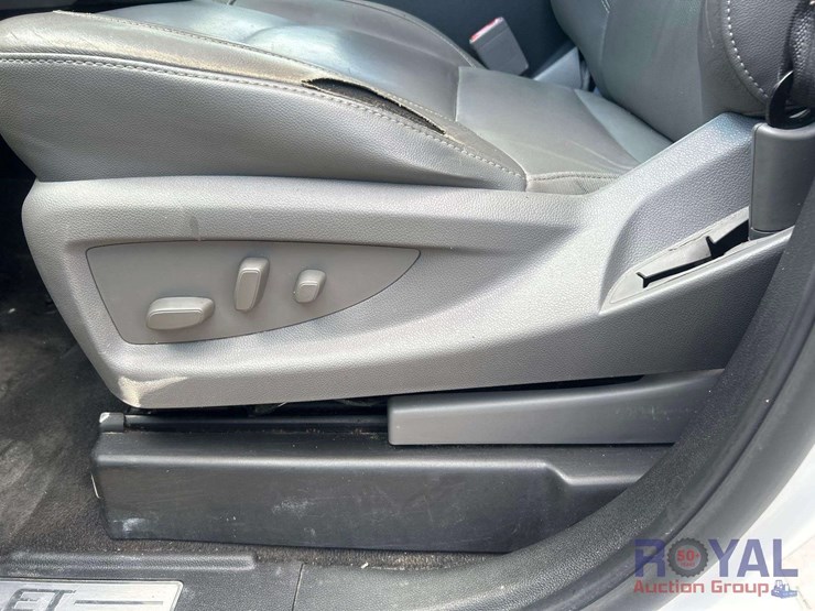 2019-chevrolet-suburban-image-18