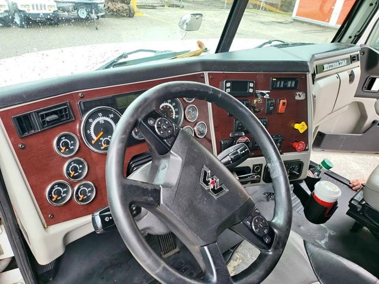 2020-western-star-5700xe-image-9