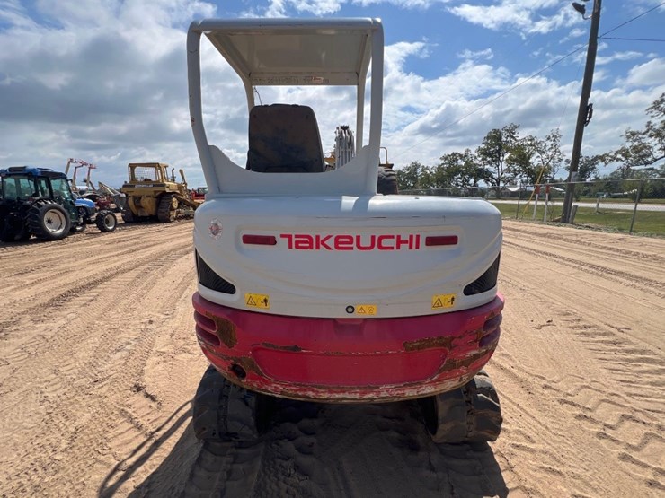 2018-takeuchi-tb240-image-3