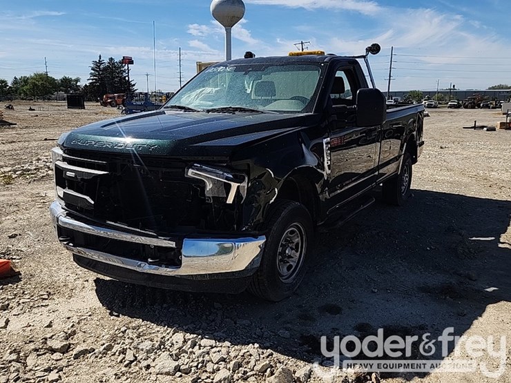 2020-ford-f250-xl-image-2