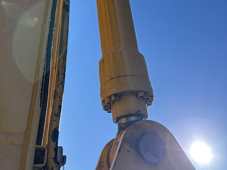 deere-200-lc-image-50