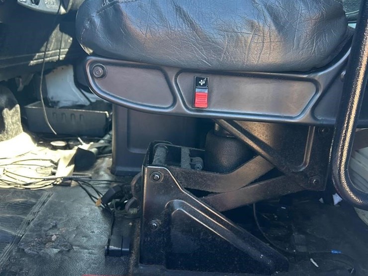 2019-hino-268-image-35