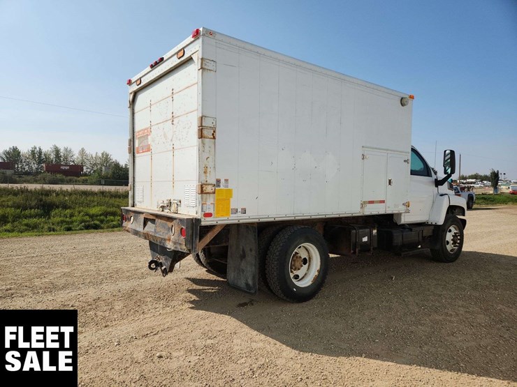 2005-gmc-topkick-c7500-image-4