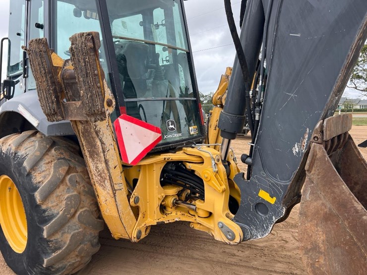 2017-deere-410l-image-33