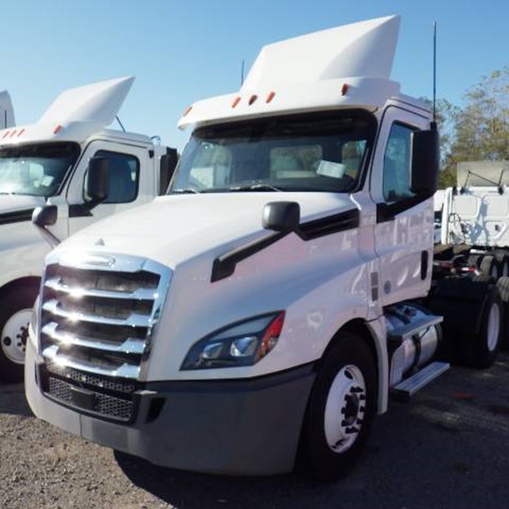 2018 FREIGHTLINER CASCADIA 126