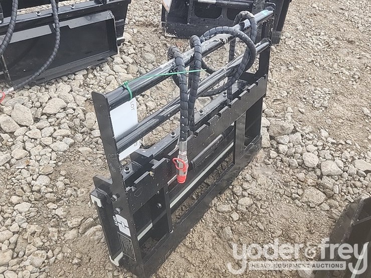 unused-2025-side-shift-forks-to-suit-mini-skidsteer-image-2