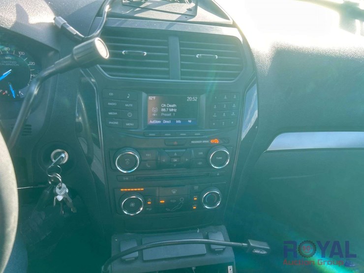 2016-ford-explorer-image-14