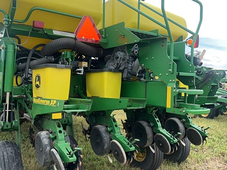 john-deere-16-image-36