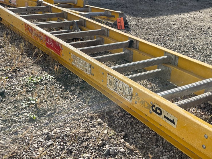 #1900-•-werner-fiberglass-extension-ladder-image-7