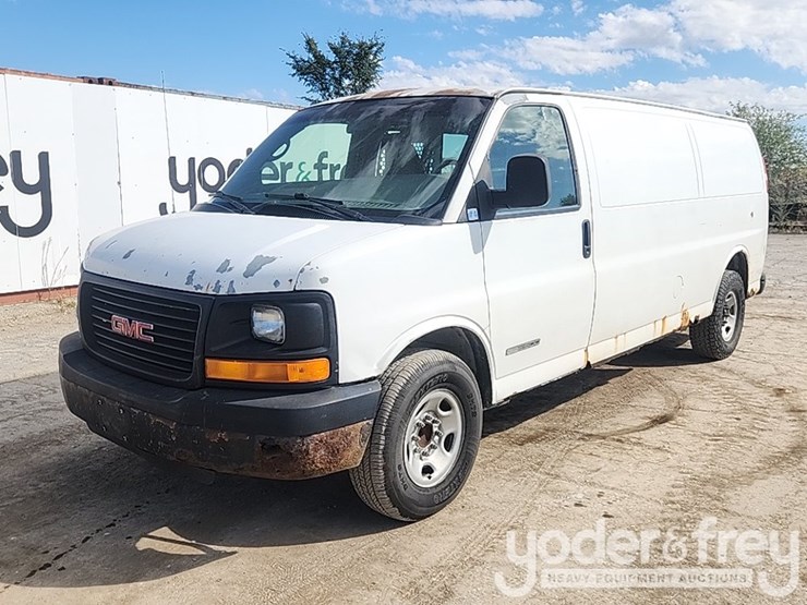 2006-gmc-savana-g2500-image-1