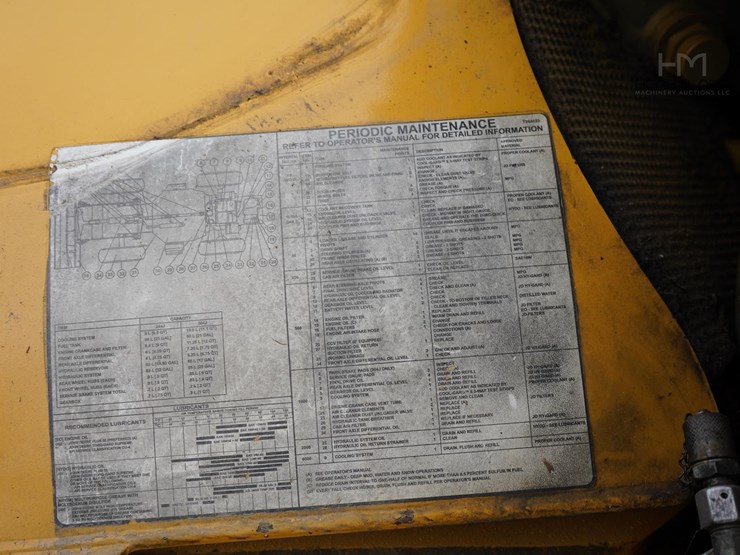 2010-deere-244j-image-14