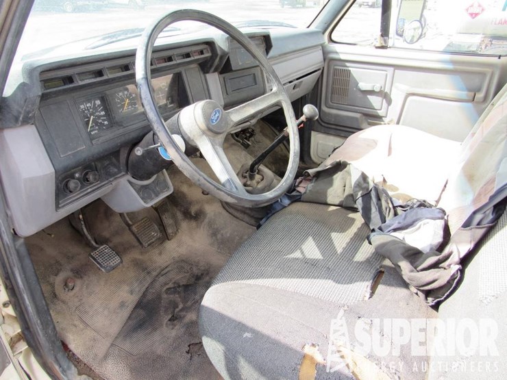 1996-ford-b-image-3