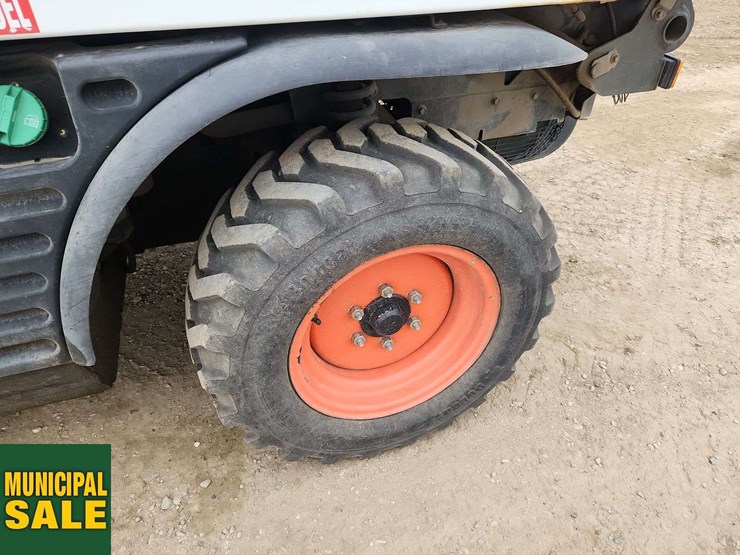 2014-bobcat-toolcat-5600-image-37